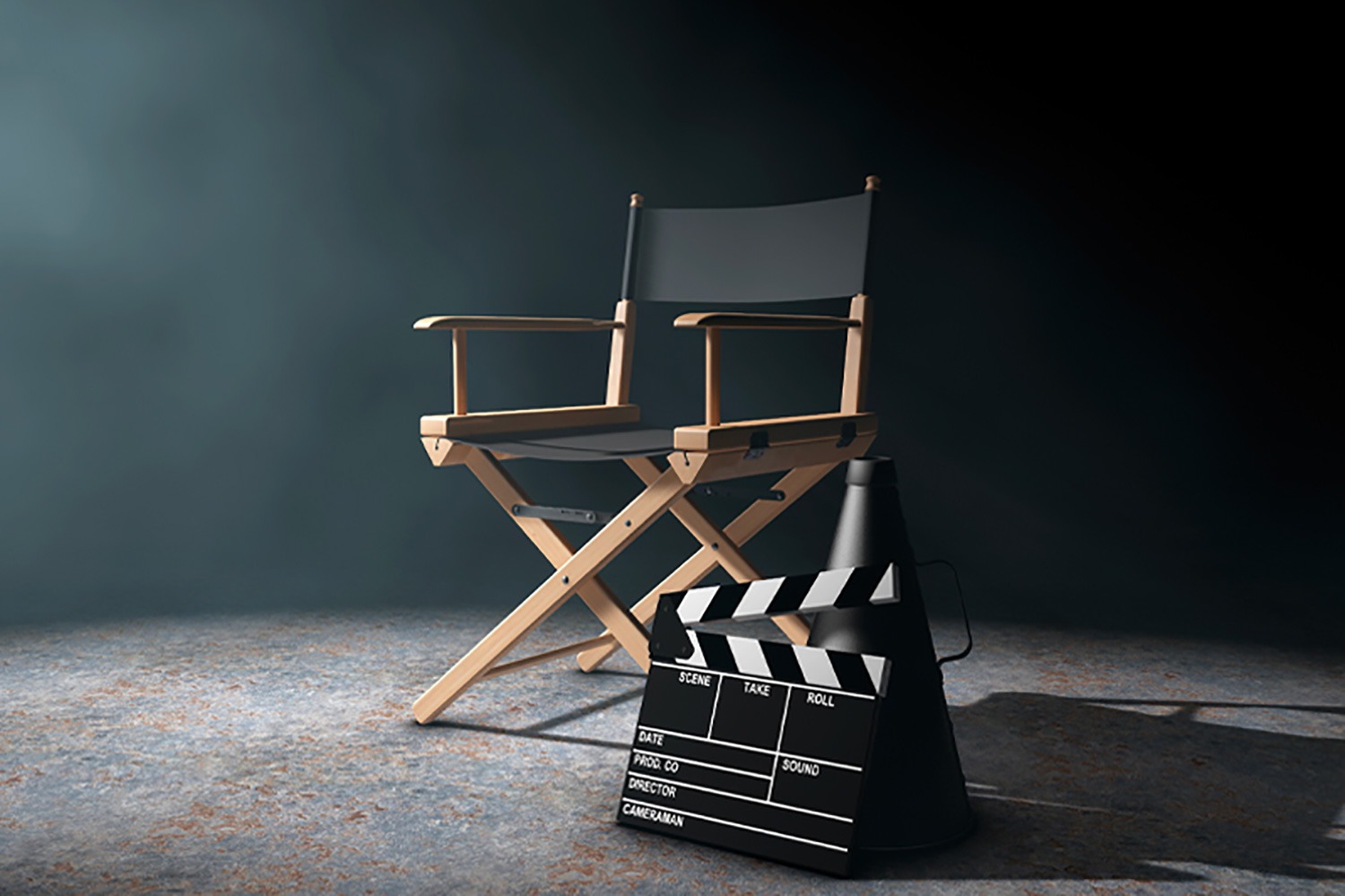 Fauteuil de réalisateur, clap de cinéma et porte-voix