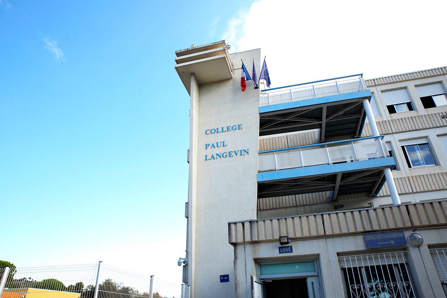 Façade du collège Paul Langevin à Carros