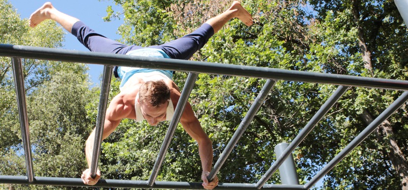 Aire de street workout au parc forestier de Carros, rue du Bosquet — agrès en accès libre à partir de 14 ans