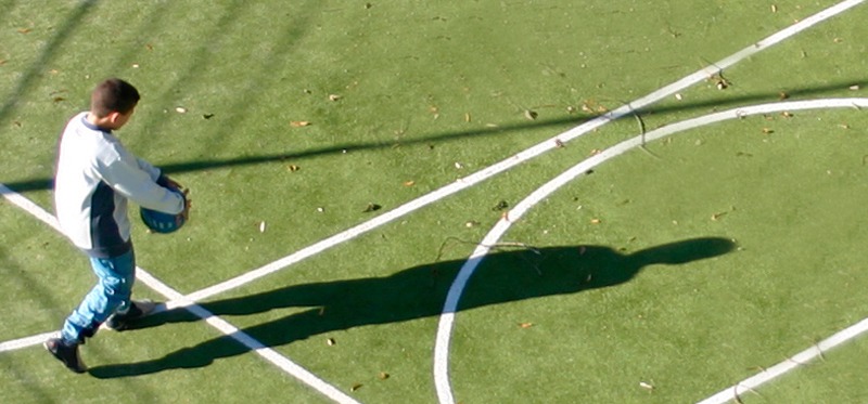 Terrain multisports en libre accès à Carros — football, basket, handball sur les microsites de la commune
