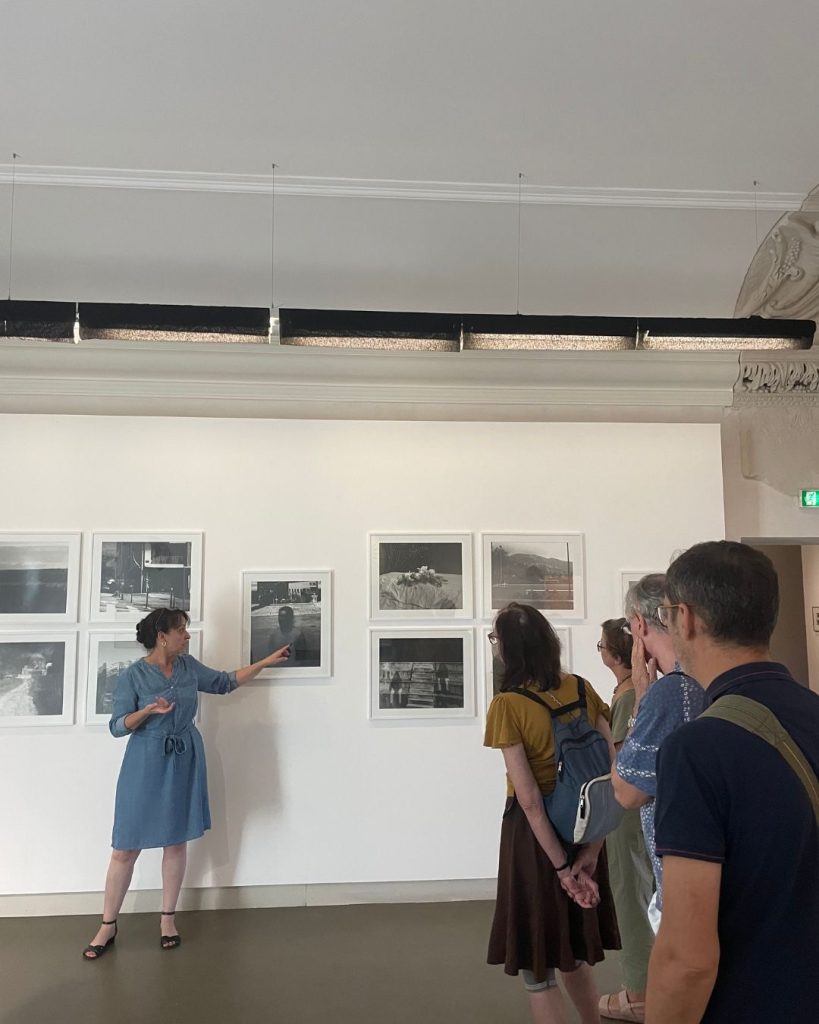 Visite commentée d’une exposition de photographies au CIAC de Carros